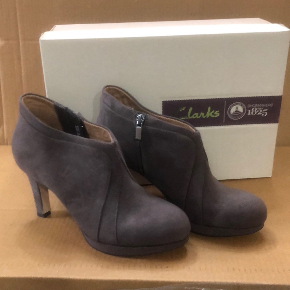 New Never Worn Clark’s Kenton Laila Booties size 7